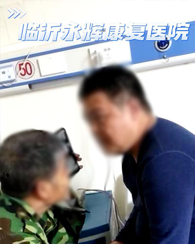患者11月前无明显诱因，突发头痛、头晕、恶心，未呕吐。